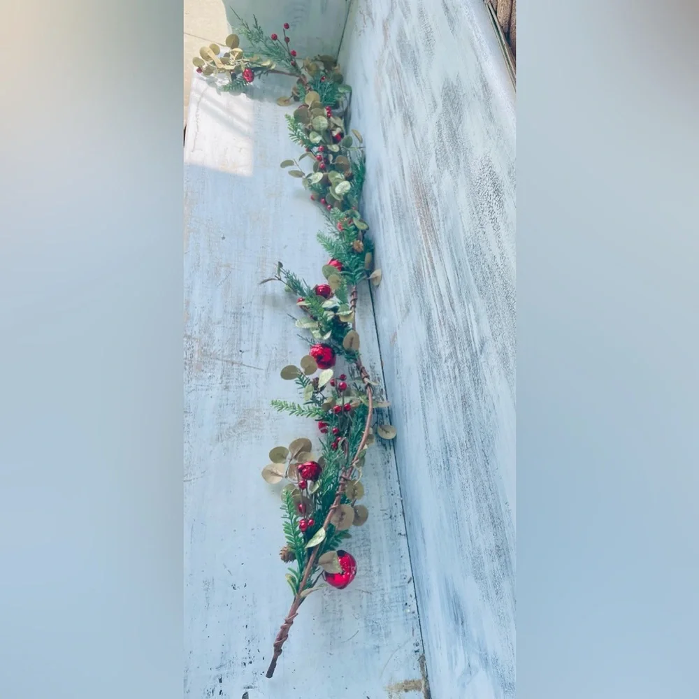 Resounding Cheer Christmas Jingle Bell Garland